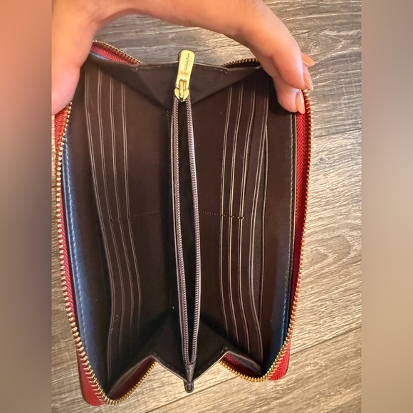 COACH Red And Beige Stripes And Stars Medium Zip Around Multi Card Canvas Wallet - Picture 8 of 10